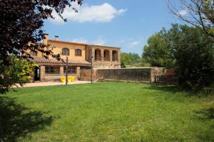 espectacular masia actualizada, con piscina, y enorme solar photo 0