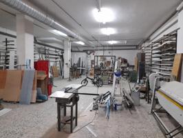 Gran local comercial de 346m2 construidos en el Escorxador - Mataró photo 0