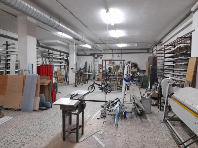 Gran local comercial de 346m² construidos en el Escorxador - Mataró photo 0