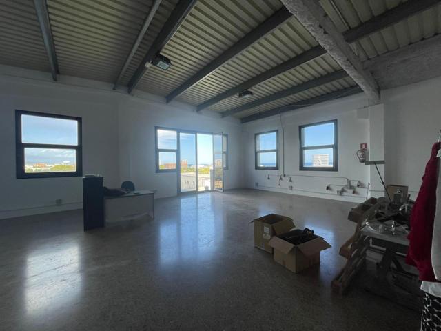 Nave de 150m2 en 1era planta con vistas photo 0