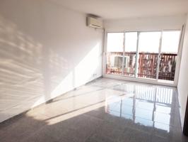 Oportunidad en Cerdanyola: Ático luminoso de 3 hab. en Mataró photo 0