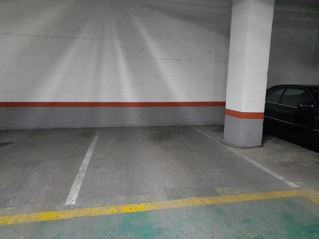 Gran plaza de parking de 15m2 cerca de la estación de tren de Sants - Barcelona photo 0