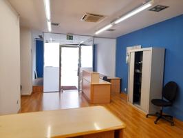Local comercial con suelos de parquet y aire acondicionado en Cerdanyola sur photo 0