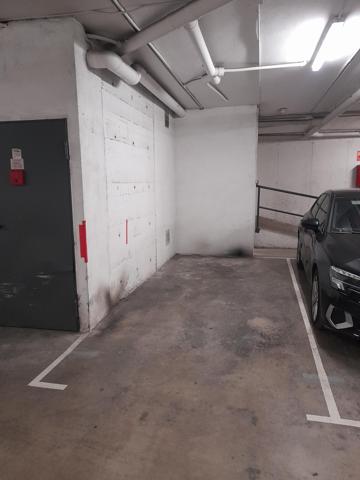 Plaza de parking en el Centro de Mataró photo 0