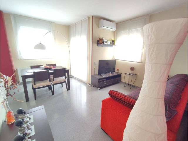 SE VENDE PISO EN LA GRANADA photo 0