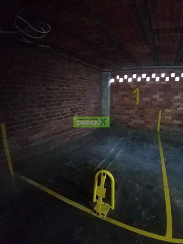 Plaza garaje coche mediano photo 0