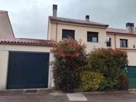 Unifamiliar Pareada En venta en O Pereiro de Aguiar photo 0