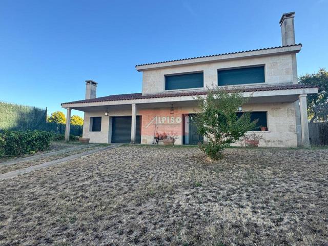 Unifamiliar En venta en Ourense photo 0