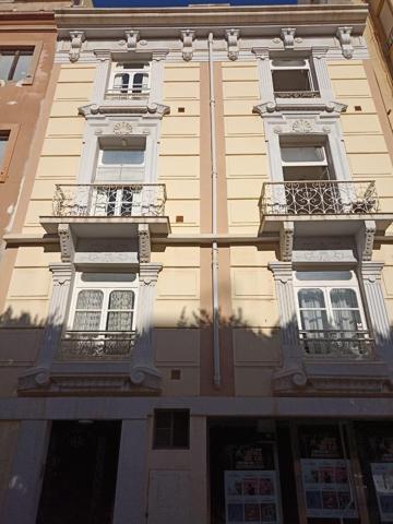 Piso seminuevo con ascensor de dos dormitorios y dos baños en el casco histórico . photo 0