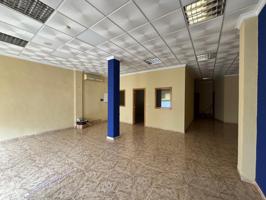 Local de 180 m2 en Barrio Peral. photo 0