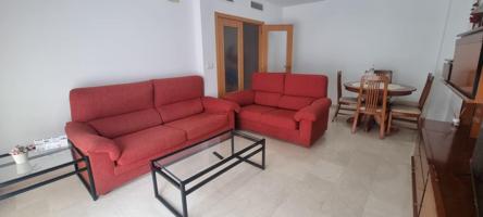 Piso seminuevo amueblado de 3 dormitorios con plaza de garaje en Ciudad Jardín photo 0