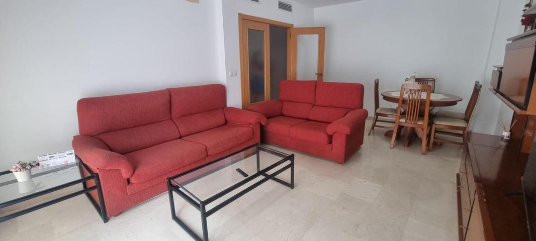 Piso seminuevo amueblado de 3 dormitorios con plaza de garaje en Ciudad Jardín photo 0