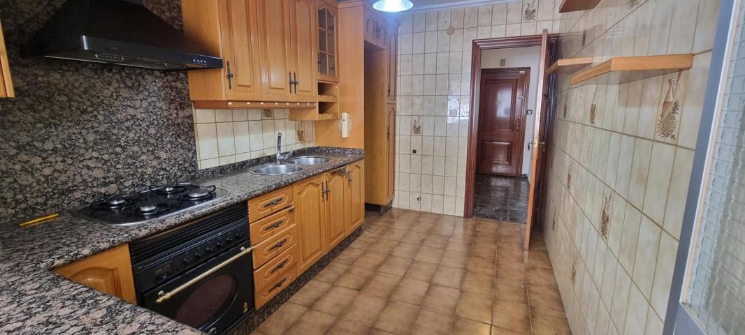 Piso bajo de tres dormitorios en Urbanización Mediterráneo photo 0