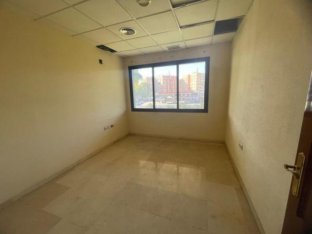 Oficina en venta en Montequinto de 54 m2 photo 0