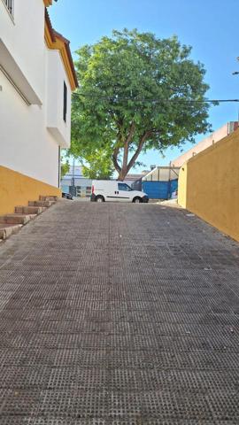 Plaza De Parking en venta en Dos Hermanas de 19 m2 photo 0