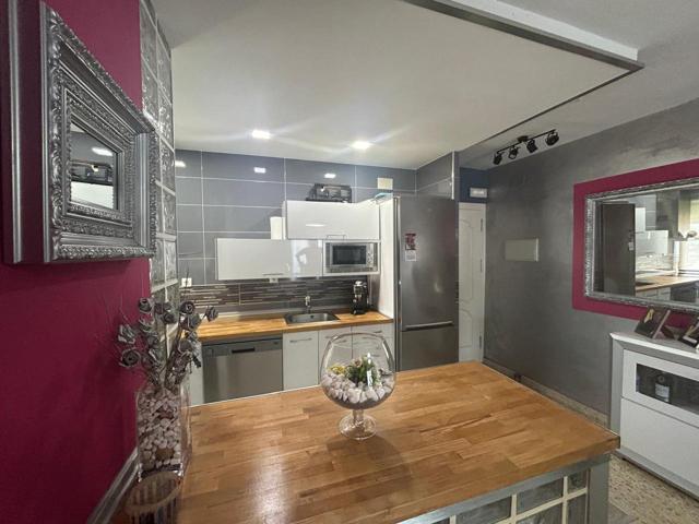 Piso en venta en Dos Hermanas de 75 m2 photo 0