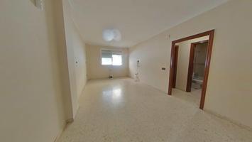 Piso en venta en Coria del Río de 105 m2 photo 0