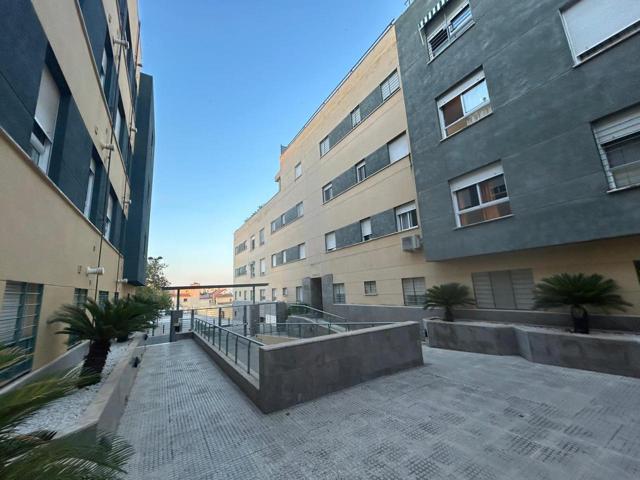 Piso en venta en Dos Hermanas de 98 m2 photo 0