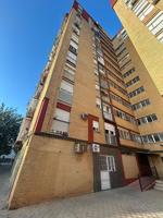 Piso en venta en Dos Hermanas de 90 m2 photo 0
