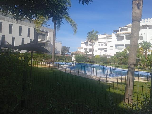 Piso en Urbanización con piscina, garaje y trastero photo 0