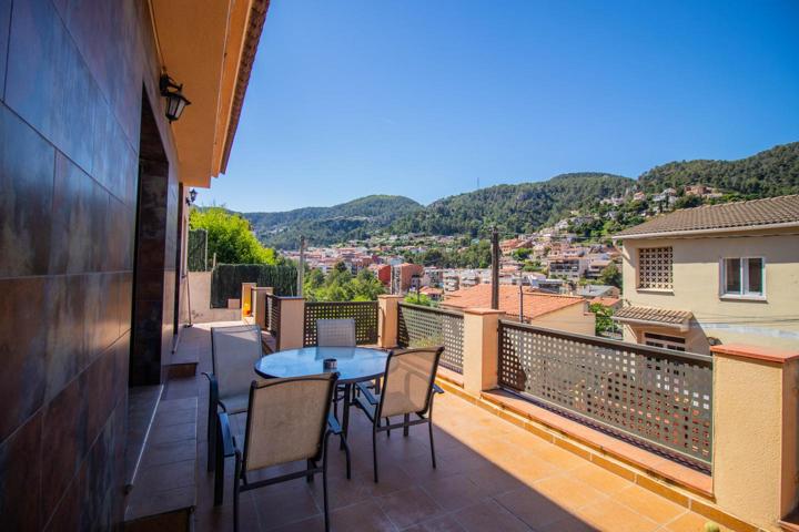Casa - Chalet en venta en Vallirana de 282 m2 photo 0
