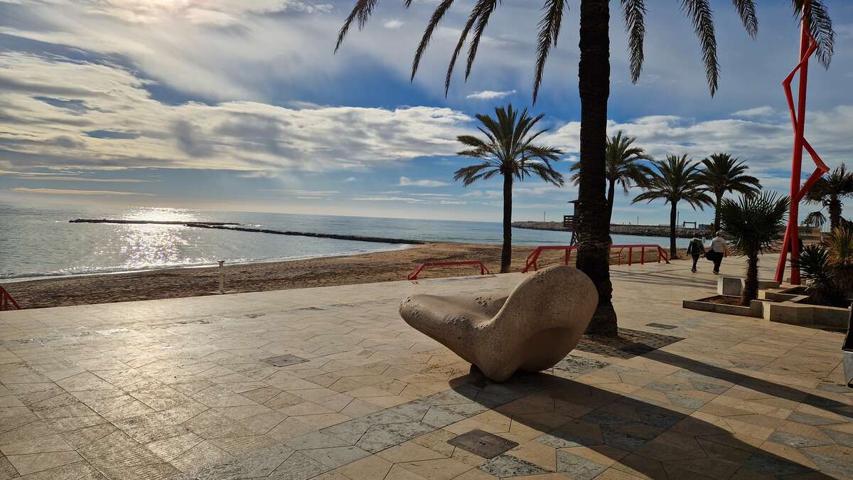 PEQUEÑA CASA EN PLAZA DEL MERCADO AL LADO DE LA PLAYA photo 0