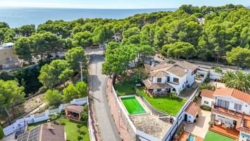 Villa En venta en Roda de Berà photo 0