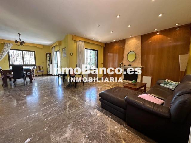 Casa - Chalet en venta en Chiva de 300 m2 photo 0
