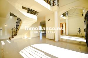 Casa - Chalet en venta en Chiva de 520 m2 photo 0