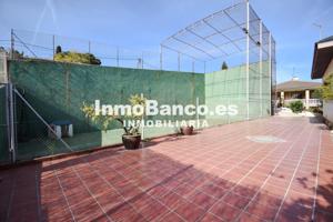 Casa - Chalet en alquiler en Chiva de 524 m2 photo 0