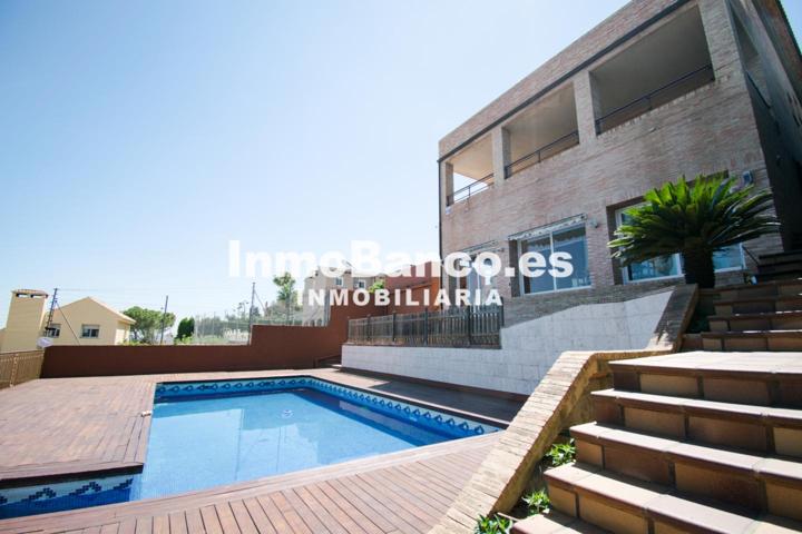 Casa - Chalet en venta en Chiva de 450 m2 photo 0