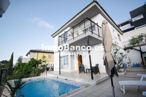 Casa - Chalet en venta en Chiva de 166 m2 photo 0