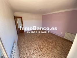 Piso en venta en Requena de 102 m2 photo 0