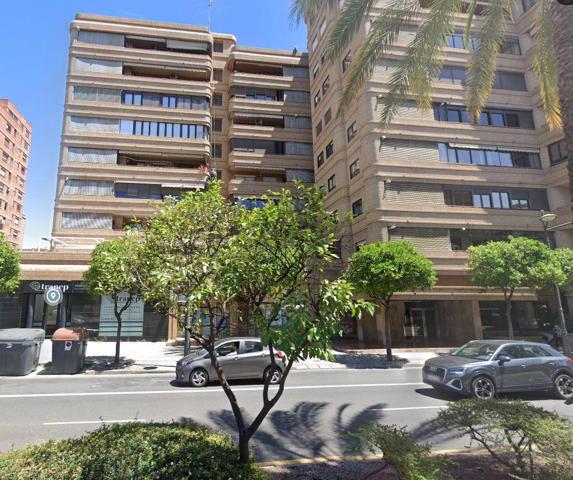 Local en venta en València de 183 m2 photo 0