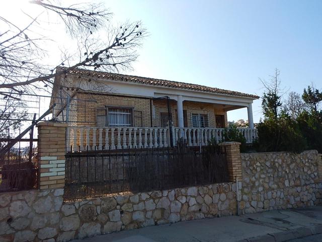 Casa - Chalet en venta en Chiva de 181 m2 photo 0