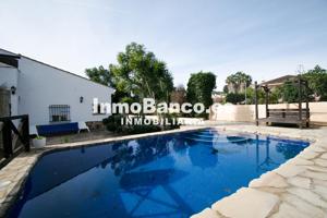 Casa - Chalet en venta en Torrent de 253 m2 photo 0