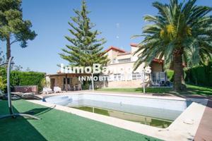Casa - Chalet en venta en Chiva de 467 m2 photo 0