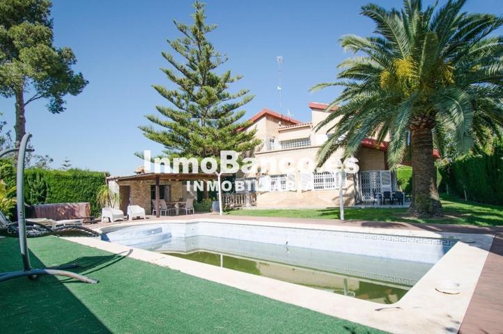 Casa - Chalet en venta en Chiva de 467 m2 photo 0