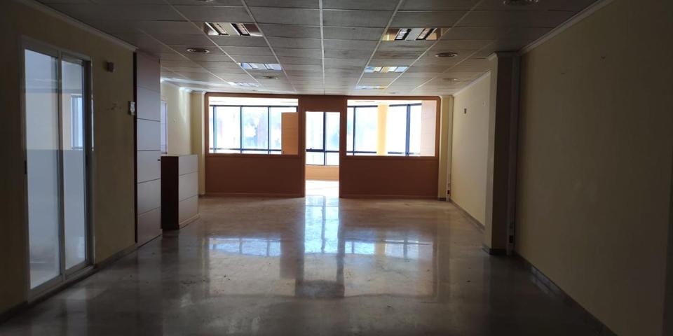 Oficina en venta en Turís de 314 m2 photo 0