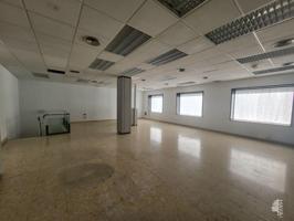 Local en venta en Torrent de 160 m2 photo 0