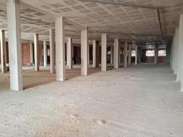 Local en venta en Paterna de 1118 m2 photo 0