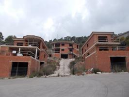 Edificio en venta en Gilet de 1696 m2 photo 0