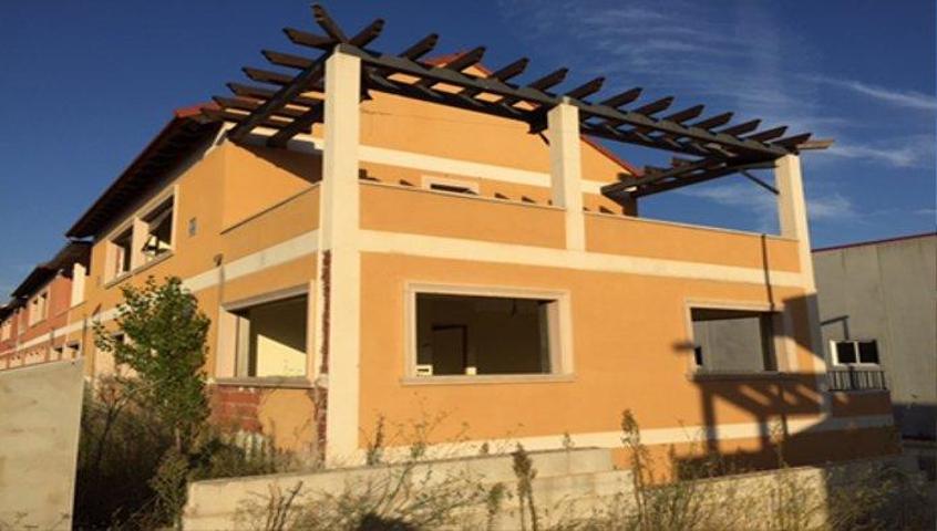 Casa - Chalet en venta en Caudete de las Fuentes de 238 m2 photo 0