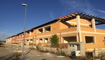 Edificio en venta en Caudete de las Fuentes de 2221 m2 photo 0