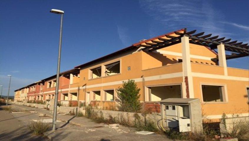 Edificio en venta en Caudete de las Fuentes de 2221 m2 photo 0