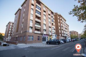 Plaza De Parking en venta en Cuenca de 12 m2 photo 0