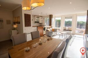 ESPECTACULAR PISO DE DISEÑO CON VISTAS Y LUZ RADIANTE EN FUENTE DEL ORO photo 0