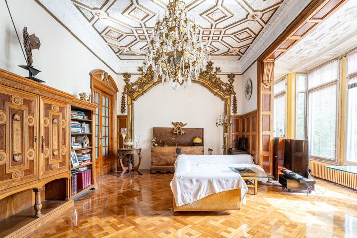 Elegante vivienda histórica en el corazón de la l'Eixample. photo 0