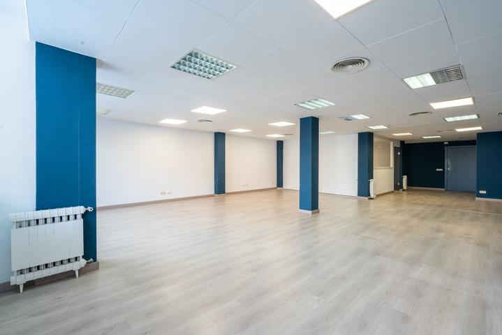 Luminosa oficina de 127 m2 en la calle Tusset photo 0