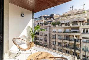 Elegante y exclusiva vivienda REFORMADA con terraza en Sant Gervasi - Barcelona photo 0